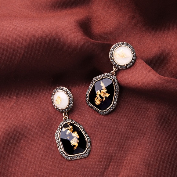 Dora Boutique Jewelry - Boutique! Elegant Gold Leaf Crystal Drop Earrings